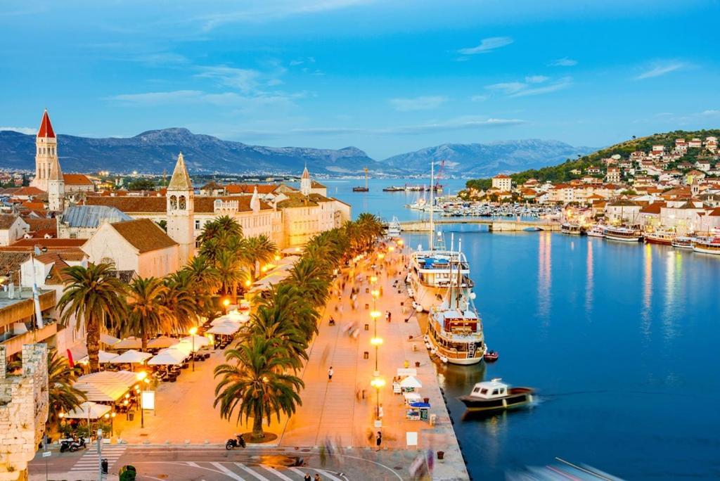 Hostel Rasema Trogir Exterior photo