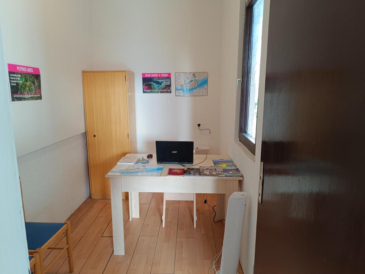 Hostel Rasema Trogir Exterior photo